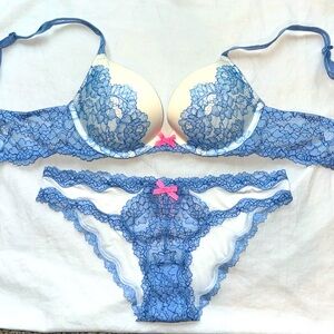 Victoria’s Secret lace lingerie set 32B and small